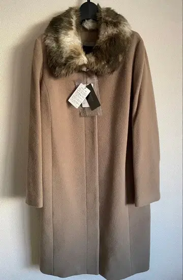 어반 리서치 로쏘 터틀넥 니트 부착 A라인 코트