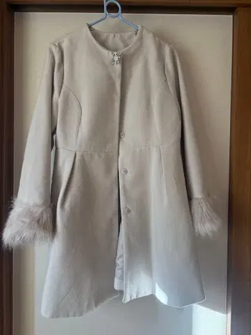 퍼 달린 라이트 그레이 롱 코트 M 사이즈