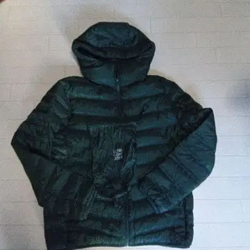 UNIQLO 다크 그린 울트라 라이트 다운 자켓 M