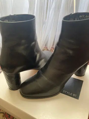 STYLE 81 블랙 부츠