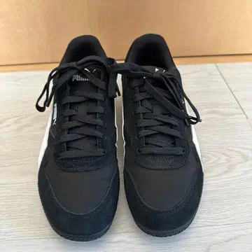 PUMA 블랙/화이트 스니커즈