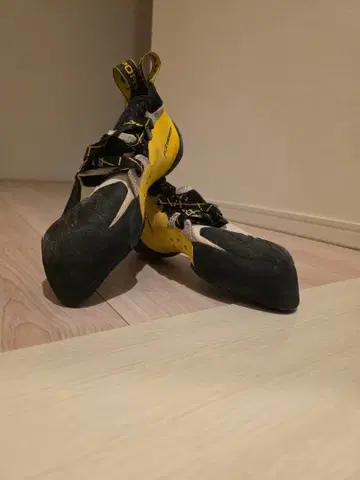 [ 미사용 ] LA SPORTIVA 솔루션 사이즈 40.5