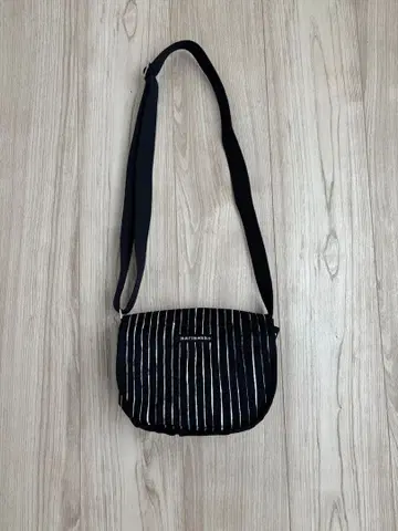 [ 새상품급 ] marimekko KERTTU 숄더백 네이비 스트라이프