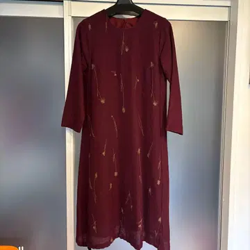 팔라스 팰리스 새상품급 자수 긴팔 원피스