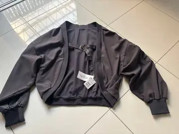 미사용 새상품 (Radiate) 차콜 그레이 크롭 가디건