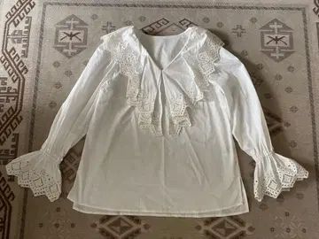 JUSGLITTY 화이트 레이스 셔츠 사이즈 1