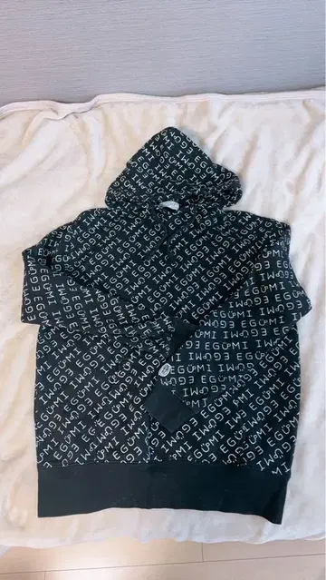 EGUMI 속기모 후드티 블랙