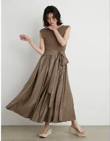 미사용 스나이델 Sustainable 니트 도킹 원피스