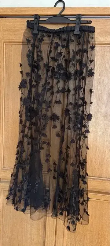 Ameri vintage 플라워 자수 시스루 플레어 스커트