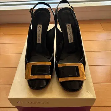 L'AUTRE CHOSE 에나멜 펌프스