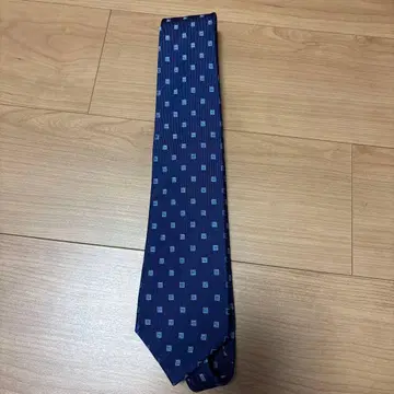 네이비 체크 무늬 실크 넥타이