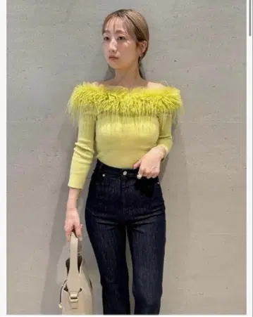 SNIDEL 오프숄더 니트 퍼 포함 올풀림 있음