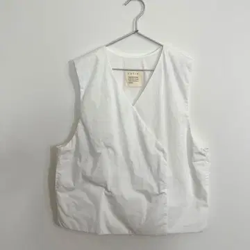 tutie. 츠치에 화이트 슬리브리스 베스트 충전솜