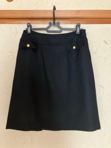 BEAMS 블랙 무릎 기장 스커트 포켓 부착