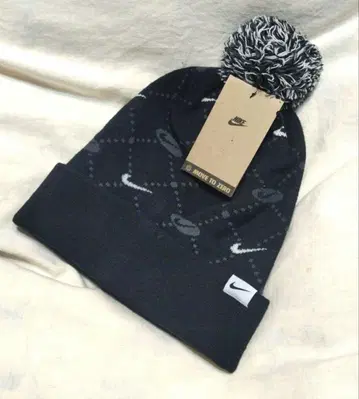 새상품 나이키 Nike 블랙 니트 모자 폼폼 포함 비니