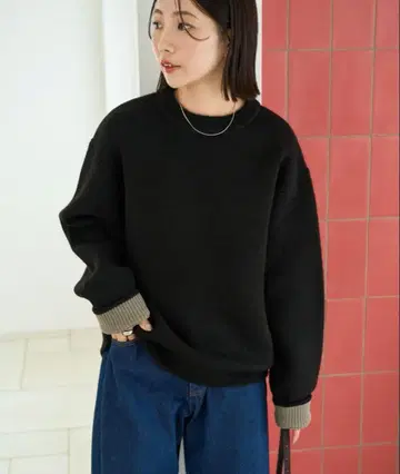 한정판 전개 안쪽 배색 니트 풀오버