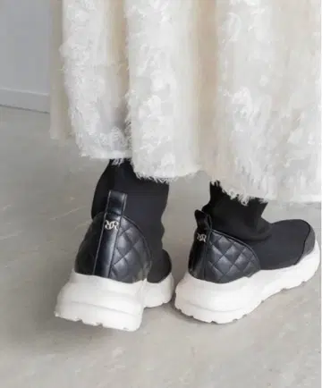 [ 미사용 새상품 ] RANDA 볼륨 밑창 삭스 스니커즈 M 사이즈