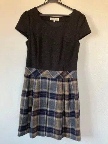 쿠미쿄쿠 그레이 체크 무늬 반팔 무릎 기장 원피스