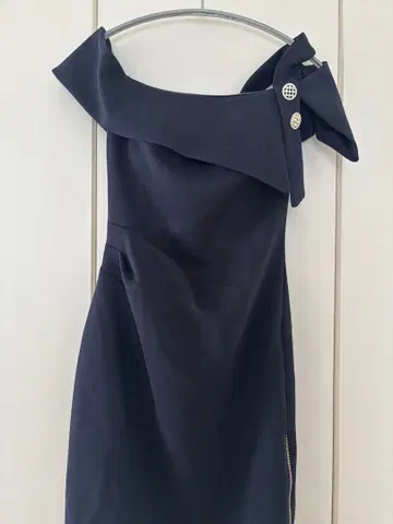 네이비 오프숄더 프릴 드레스