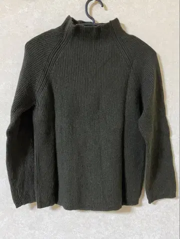 마가렛호웰 하이넥 니트 스웨터