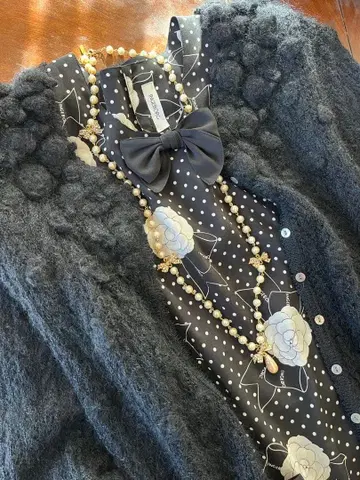 INGEBORG 까멜리아 리본 블라우스