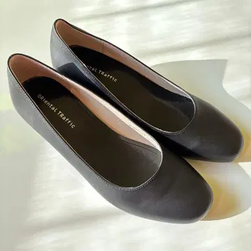 Oriental Traffic 블랙 펌프스 40