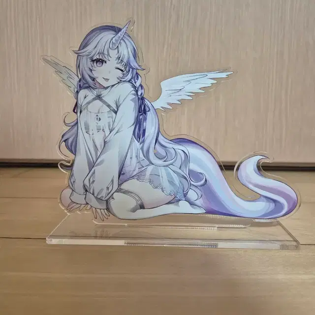 스텔라이브 아야츠노 유니 아크릴 스탠드 판매합니다.