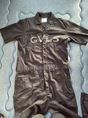 GVLS 블랙 반팔 오버롤