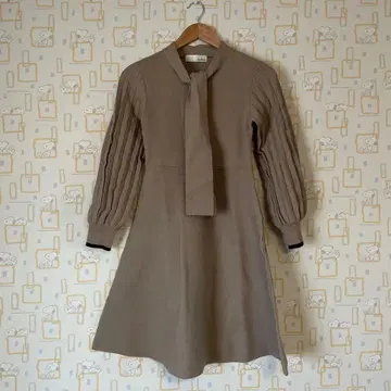 Lily Brown 베이지 긴팔 니트 원피스