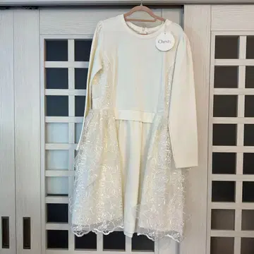 Chesty 화이트 긴팔 원피스