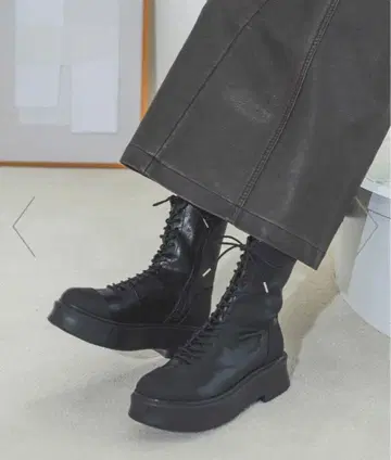 통굽 레이스업 부츠 블랙