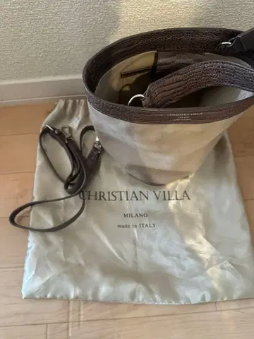 CHRISTIAN VILLA 핸드백