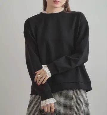 택 포함 새상품 쿠튀르 브로치 프릴 디자인 종이상자 풀오버