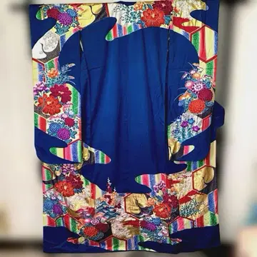 파란색 꽃무늬 히키후리소데