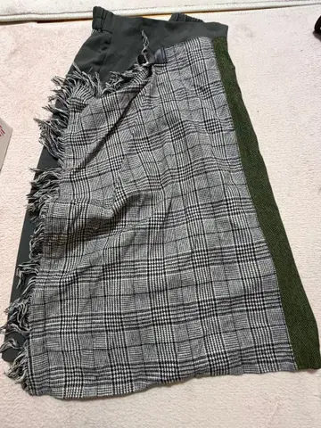 MURUA 체크 무늬 프린지 롱 스커트