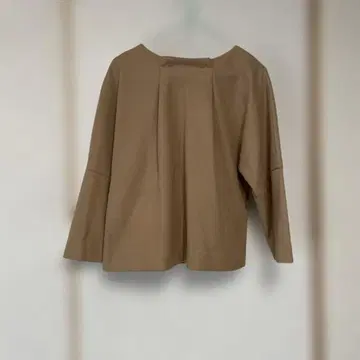 부드러운 원단의 7부 소매 상의