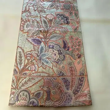 꽃무늬와 새 자수의 후쿠로 오비