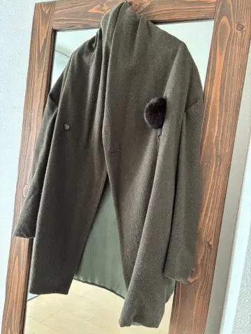 올리브 그린 더블 브레스트 체스터 코트