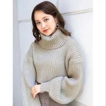 MURUA 니트 숏 오프 터틀 니트