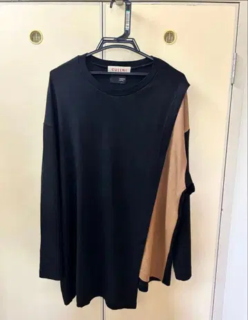 CUELIN 긴팔 티셔츠 비대칭