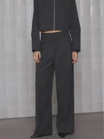 LOOSE STRAIGHT TUCK PANTS 스트레이트 턱 팬츠