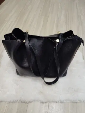 블랙 토트백 합성 피혁