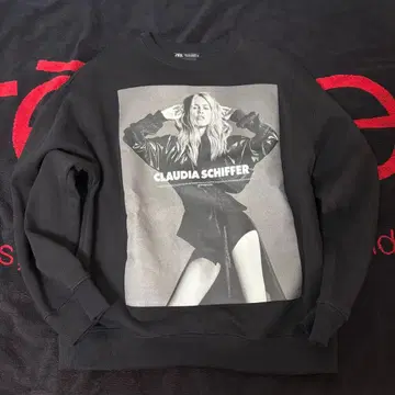 ZARA 클라우디아 시퍼 프린트 맨투맨