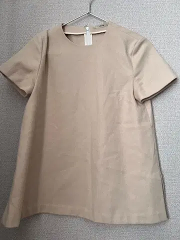 REYC. 베이지 반팔 튜닉 사이드 슬릿