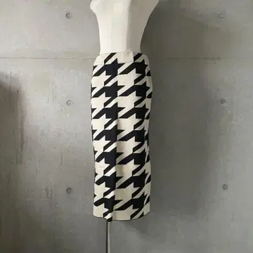 택 포함 새상품 BIG 하운드투스 디자인 니트 타이트 스커트