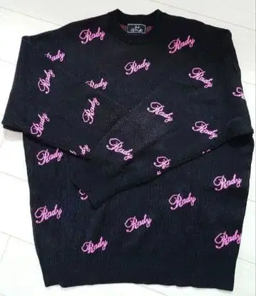 Rady 레이디 올 패턴 로고 니트 두꺼운 원단 스웨터 니트 블랙 핑크