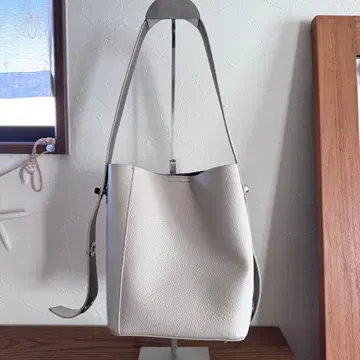 UNITED ARROWS 베이지 숄더백 가죽 길이 조정 가능