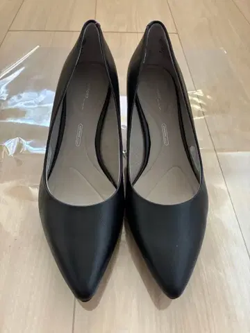 락포트 블랙 스틸레토 펌프스 중간 힐