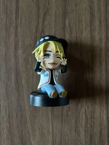 WEST. 중간슌타 피규어