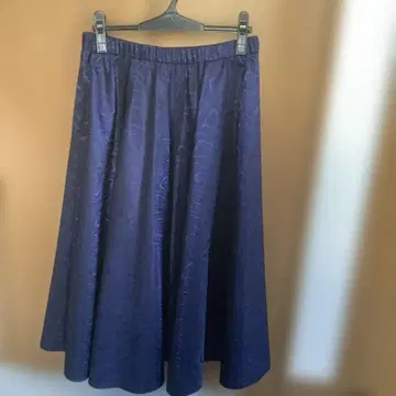 도쿄 소와르 플레어 스커트